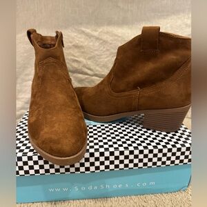 Soda Women's Brown Ankle Boots 
New w/box size 8.5